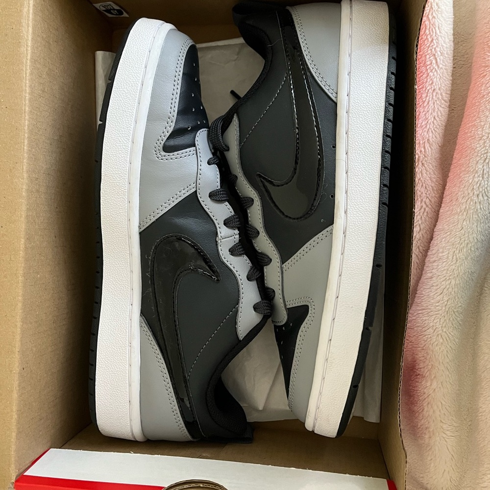 Nike court borough low